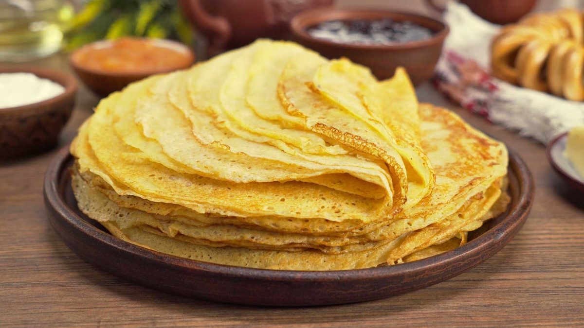 Cena per tutti i giorni e per le occasioni speciali. Questa casseruola di pancake piacerà a tutta la famiglia.