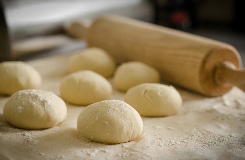 Come preparare le ciambelle ripiene? Ricetta per la migliore pasta sfoglia